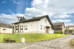 Kompaktes Einfamilienhaus in ruhiger Wohnlage von Flammersfeld! – Die vollständige Adresse der Immobilie erhältst du vom Anbieter., 57632 Flammersfeld – Vorschaubild 2