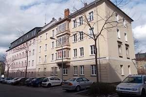 *Neusanierte und großzügige 2-Zimmer mit Laminat und Wannenbad in schöner Lage*