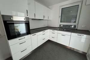 Großzügige 4,5-Zimmer-Wohnung in Sulzfeld mit Küche, Garten, Terrasse und Keller – Kleiststr. 4, 75056 Sulzfeld – Vorschaubild 2