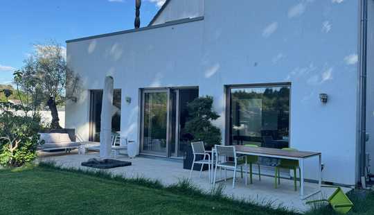 Bild von Geräumiges, neuwertiges 8-Raum-Einfamilienhaus mit lux. Innenausstattung in Bad Soden am Taunus