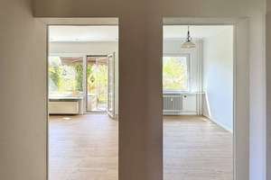Gartenparadies mit Terrasse, eigenem Grün und TG-Stellplatz: Stilvolle 3-Zimmer-Wohnung – Die vollständige Adresse der Immobilie erhältst du vom Anbieter., 14089 Kladow, Berlin – Vorschaubild 4