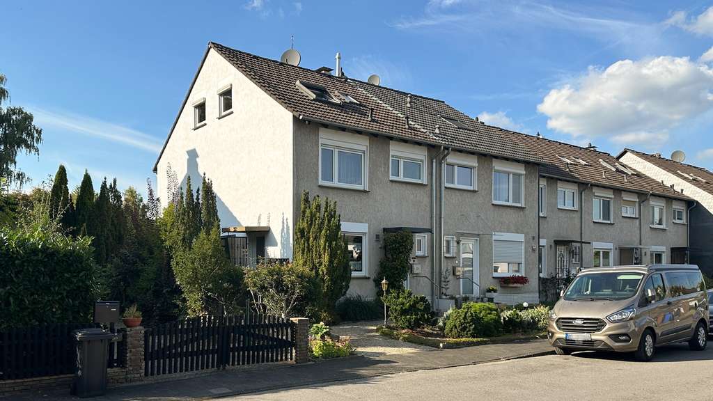 Grün, ruhig und zentrumsnah! Schönes Reiheneckhaus mit großem Garten und Garage…