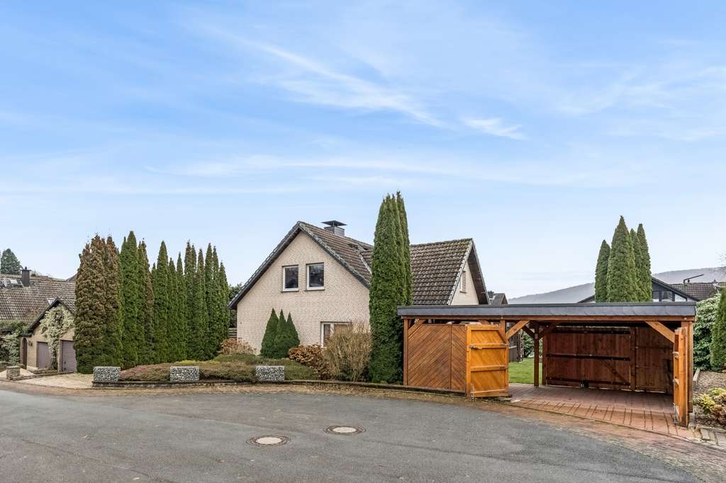 Immobilie in Barntrup - Einfamilienhaus mit Wintergarten und Süd-West-Ausrichtung - Bild 1
