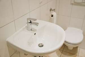 Stilvoll renovierte 2-Zimmer-Wohnung mit Tageslichtbad und Hofausrichtung – Lutherstraße 5, 39112 Sudenburg, Magdeburg – Vorschaubild 6
