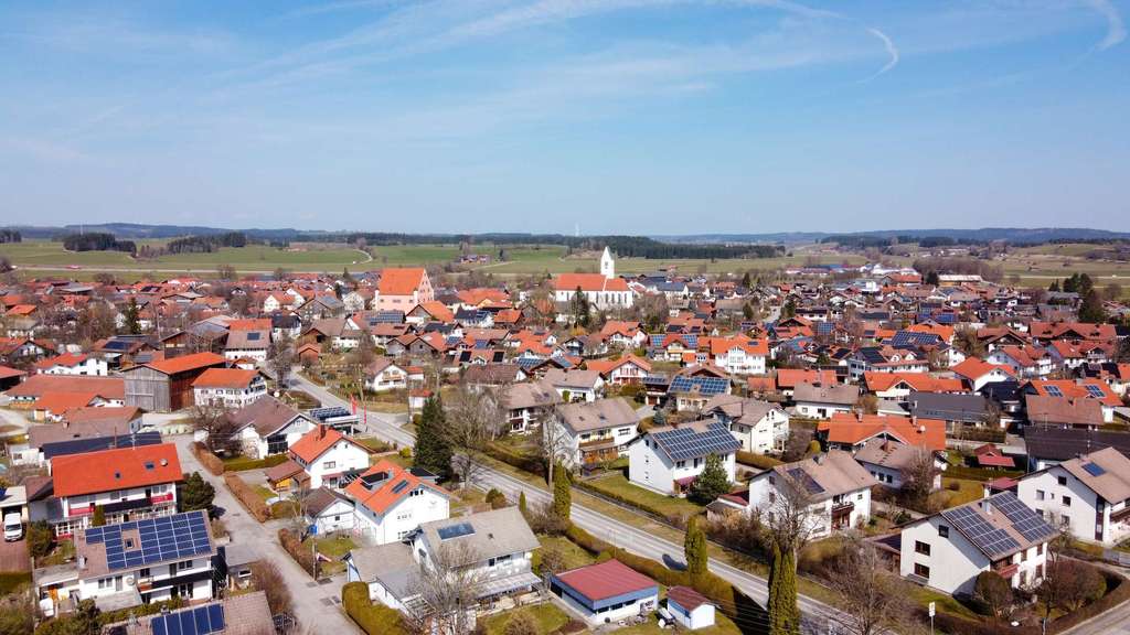 Immobilie in Unterthingau - Großzügiges Zweifamilienhaus mit wunderschönem Garten, Balkon und Doppelgarage in Unterthingau - Bild 2