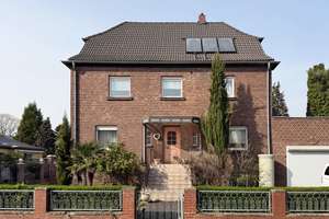 Wunderschönes Zweifamilienhaus mit großem Gartenparadies – Top Lage in Porz-Wahn – Die vollständige Adresse der Immobilie erhältst du vom Anbieter., 51147 Wahn, Köln – Vorschaubild 50