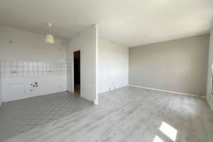 Helle Familienwohnung mit Balkon! – Hamelner Straße 18, 6126 Westliche Neustadt, Halle (Saale) – Vorschaubild 2