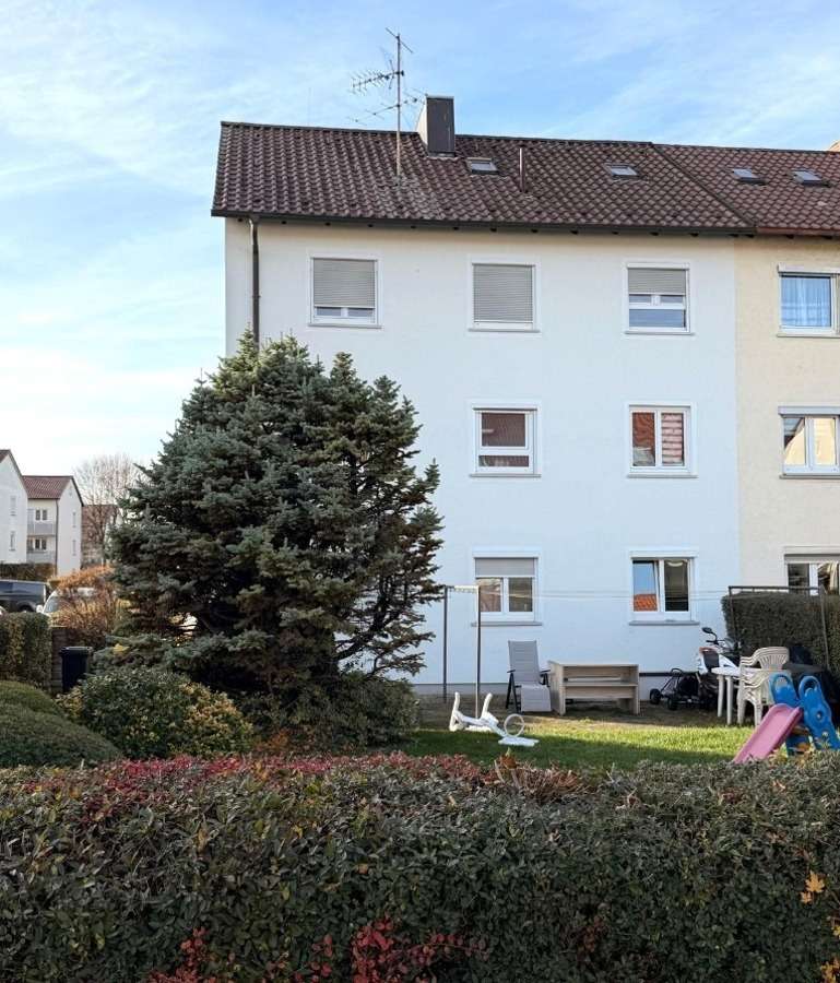 Sanierungsbedürftige 2-Zimmer-Dachgeschosswohnung in zentraler Lage von Fellbach, Rems Murr Kreis – Bild 2