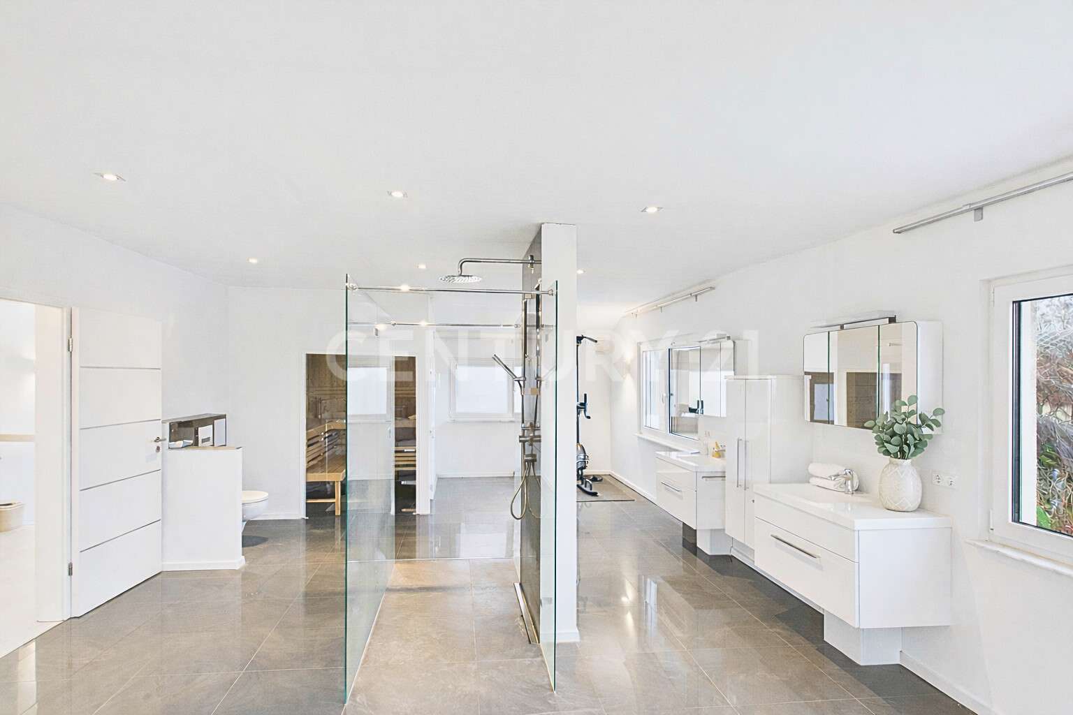 Immobilie in Schnaitsee - Luxuriös. Lichtdurchflutet. Großzügig. Ein Zuhause mit Wow-Effekt. - Bild 12