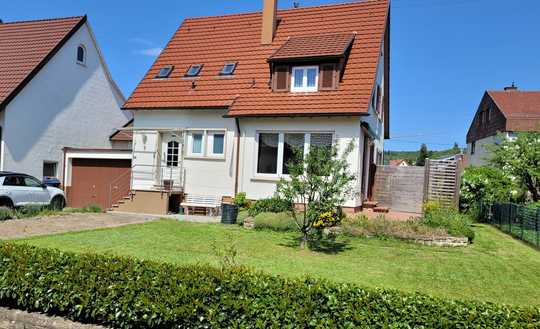 freistehendes 2- Familienwohnhaus in Neuhausen mit großem Garten und Terrasse