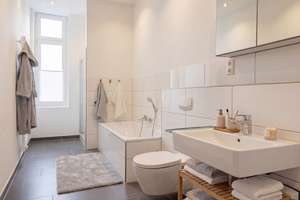 Bezugsfrei: Sonnige, ruhige Altbau-Wohnung mit EBK & Tageslicht-Badezimmer im beliebten Friedenau – Schmiljanstraße 7, 12161 Friedenau, Berlin – Vorschaubild 2