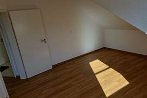 Helle 2-Zimmer-Dachgeschosswohnung mit Loggia & Tiefgarage – 68623 Lampertheim – Vorschaubild 6
