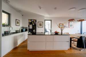 Exklusive Architekten-DHH mit Innenhof & großer Duplex-Garage Bestlage Frankfurt-Riedberg-Westflügel – Die vollständige Adresse der Immobilie erhältst du vom Anbieter., 60438 Kalbach-Riedberg, Frankfurt am Main – Vorschaubild 4