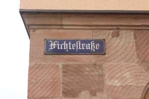 Individuell, attraktiv und zentral gelegen - TOP 4-Zimmer-Jugendstilwohnung mit Balkon – Fichtestrasse 46, 90489 Veilhof, Nürnberg – Vorschaubild 12