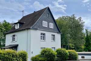 Gepflegtes Haus mit Garten und Garagen in zentrumsnaher Lage! – Oberbergischer Kreis – Vorschaubild 2