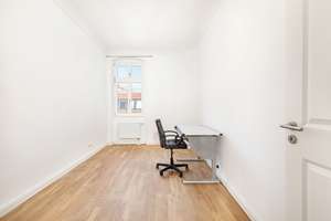 Helmholtzkiez: Lichtdurchfluteter 4-Zimmer Altbau, 4. OG, Lift, große Terrasse & 2 Balkone, 2 Bäder – Schönhauser Allee 52, 10437 Prenzlauer Berg, Berlin – Vorschaubild 10