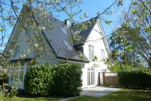 Exklusive 5 Zi.-Niedrig-Energie-Doppelhaushälfte - im Westen Hamburgs -