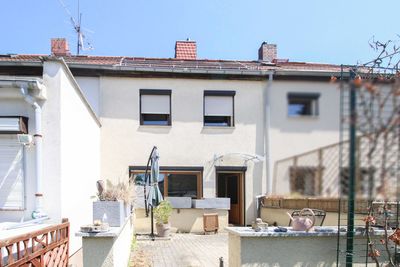 Richtig zuhause: Gepflegtes Reihenmittelhaus inkl. Garage, Carport, Schuppen und Garten in Citylage