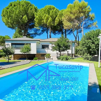 CHALET MIT POOL IN PELAYOS DE LA PRESA