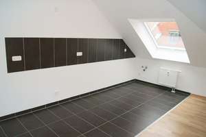 Ganz oben! ETW im Dachgeschoss + Parkett + Lift + Wanne & Dusche + 13 m² Dachloggia + große Küche – Elisabethstraße 32, 4315 Volkmarsdorf, Leipzig – Vorschaubild 11