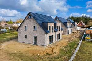 Wintergarten inklusive! KfW-40-Doppelhaushälfte in 
Sereetz mit Garten, PV, Wärmepumpe & Wallbox – Die vollständige Adresse der Immobilie erhältst du vom Anbieter., 23611 Bad Schwartau – Vorschaubild 5