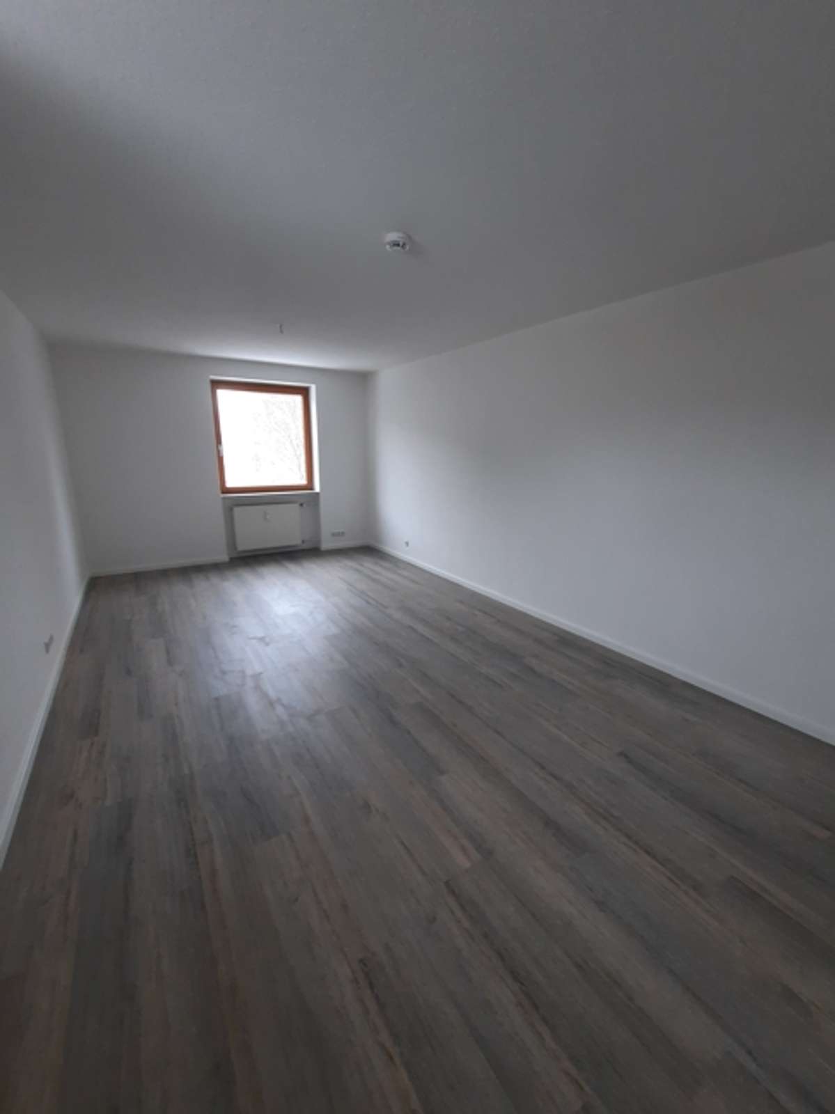 Attraktive und geräumige 4-Zimmer-Maisonette-Wohnung mit Loggia und Kamin in Göttingen