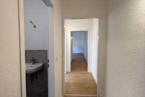 Nähe TH -Köln - Helle 2-Zimmer-Wohnung mit Balkon & neu saniertem Bad in Köln – 41 m² – Die vollständige Adresse der Immobilie erhältst du vom Anbieter., 51105 Humboldt/Gremberg, Köln – Vorschaubild 2