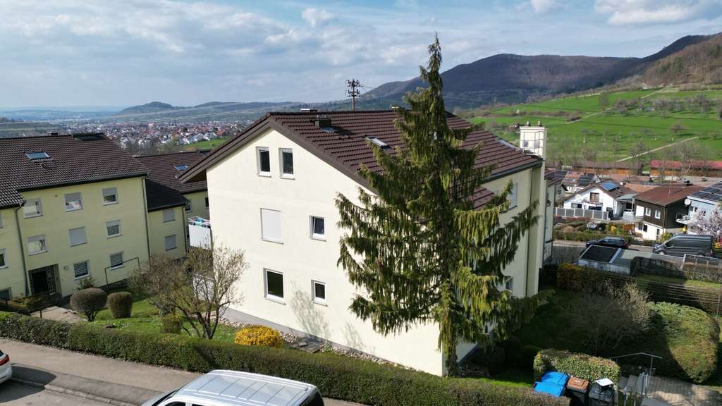 Immobilie in Dettingen an der Erms - Attraktive 3-Zimmer-Wohnung mit Balkon in ruhiger Lage von Dettingen/Erms - Bild 0