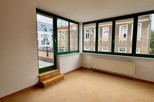Ein Zuhause mit viel Charme und einer großen Terrasse.