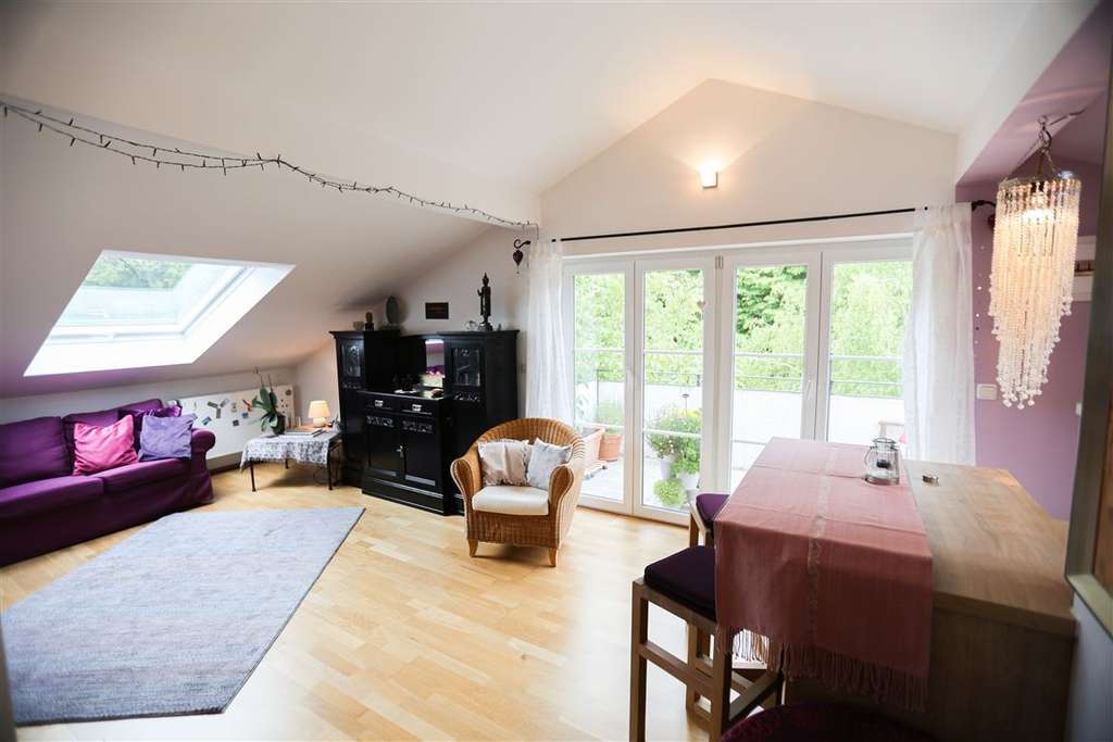 Wunderschöne 2-Zi. DG Whg mit Blk, Schwedenofen und Bergblick im 3 -Fam. Haus in Starnberg