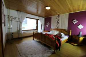 Willkommen zuhause: Renovierungsbedürftiges 7-Zi.-EFH mit Terrasse, Balkon und einer Garage – Mainz-Bingen (Kreis) – Vorschaubild 3