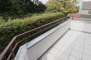 Rheinnähe: Attraktive Doppelhaushälfte! Neue Böden, Kamin, hochw. EBK, 3 Bäder und Garage – Düsseldorf – Vorschaubild 14
