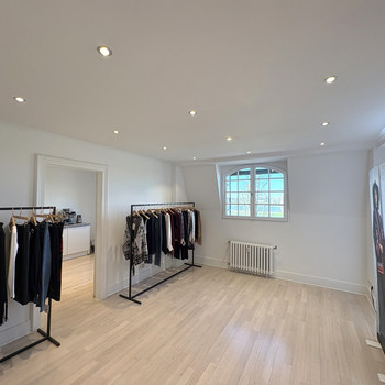 Premium Showroom-/Bürofläche mit Rheinblick | kurze Laufzeiten möglich