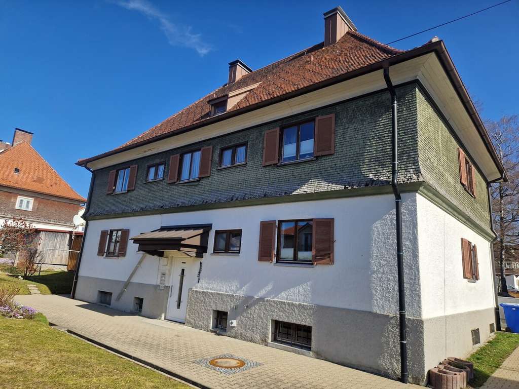 Immobilie in Lindenberg im Allgäu - Renovieren und Miete kassieren!
Mehrfamilienwohnhaus in Lindenberg - Bild 0