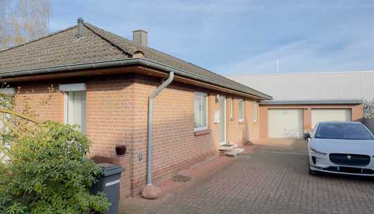 Bild von Berenbostel: Bungalow (Bj 90), Kamin, Terrasse, Garten, Vollbad, Gäste-WC, Doppelgarage + Stellplatz