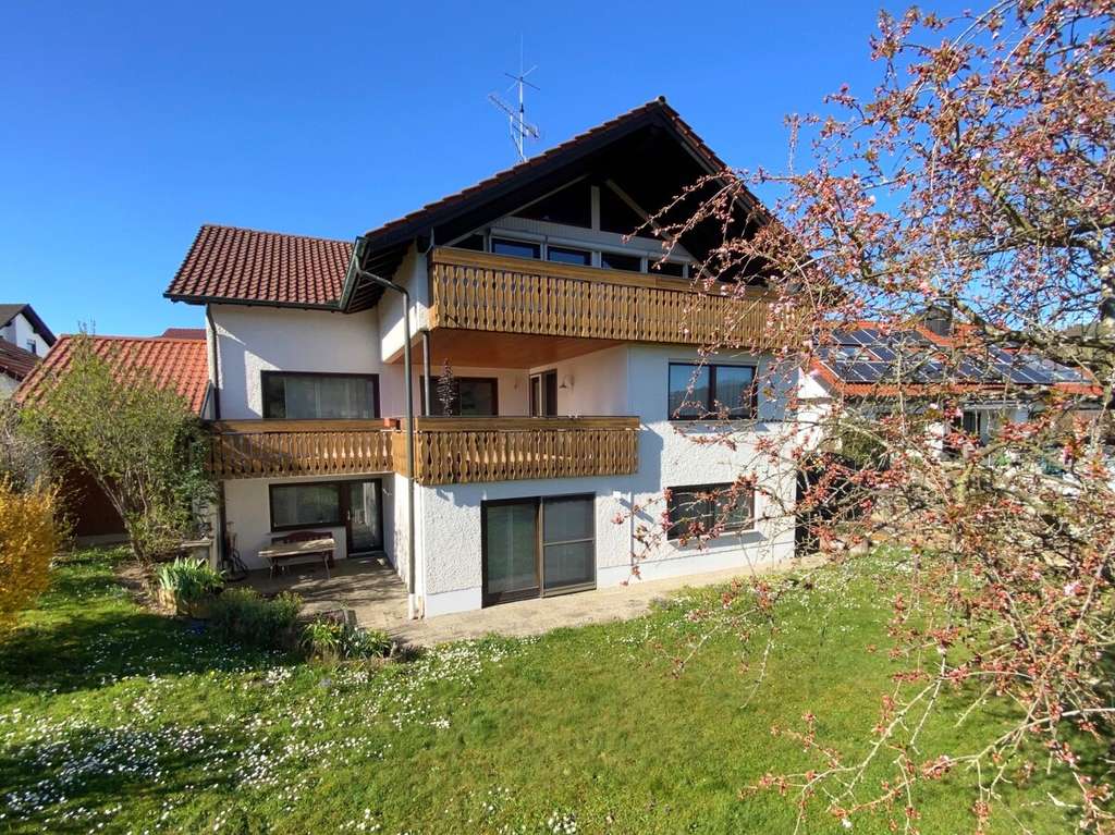 Immobilie in Berglen - Imposantes 2-Fam.-Haus mit Einliegerwohnung, 2 Garagen, Garten und überwältigender Aussicht - Bild 1