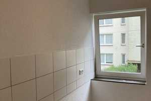 Charmante 2-Zimmer-Wohnung mit Tageslichtbad zum 01.09! – Wörther Str. 10, 27570 Bremerhaven – Vorschaubild 3