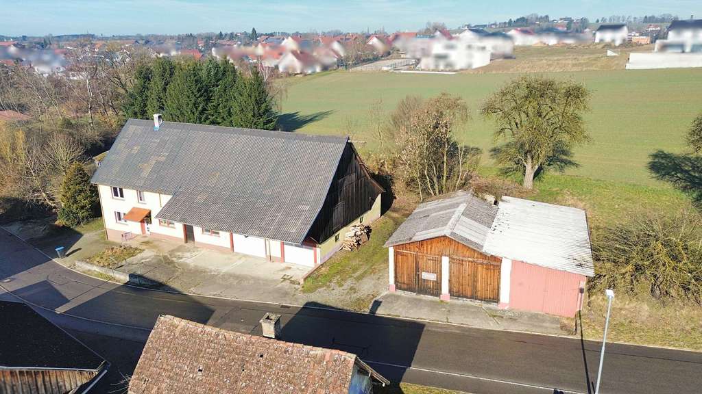 Immobilie in Pfullendorf - Ländlicher Traum mit viel Potenzial: Bauernhaus mit Scheunen & großzügigem Anwesen - Bild 0