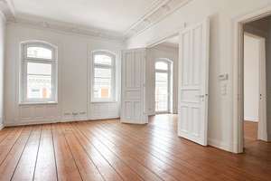 Sanierte Altbauwohnung in St. Georg – kontrastreich, kulturell, kreativ