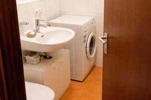 **ALTSTADT ** Großzügige 1- ZKB Wohnung mit Balkon in TOP Lage Nähe Maxstraße (VERMIETET) – Ulrichsgasse 7A, 86150 Lechviertel, östl. Ulrichsviertel, Augsburg – Vorschaubild 12