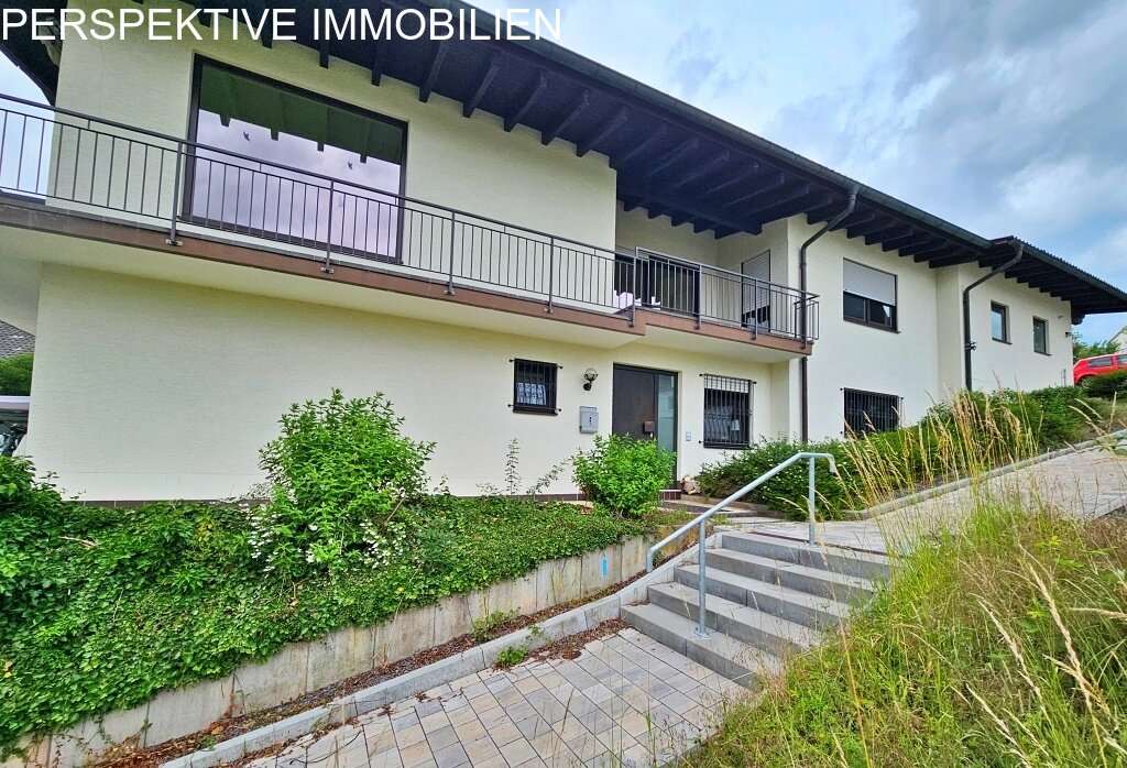 Immobilie in Bad König - Solides Architektenhaus mit 2 Wohnungen und Blick über Bad König - Bild 2