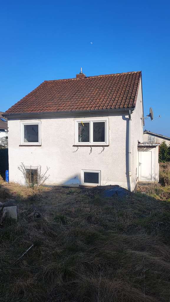 Sofort verfügbar! Teilsaniertes EFH + Baugrundstück (690 qm) in Kassel-Jungfernkopf