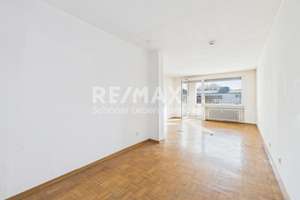 *reserviert* Renovierungsbedürftige, sonnige 3 Zimmer- Wohnung