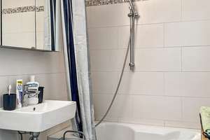 Kurzfristig beziehbar!
Gepflegtes 1-Zimmer-Apartment mit optimalen Grundriss und separater Küche – Die vollständige Adresse der Immobilie erhältst du vom Anbieter., 81477 Solln, München – Vorschaubild 3