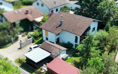 Zur Selbstnutzung oder Kapitalanlage: Renoviertes 3-Familienhaus in Falkenstein zu verkaufen