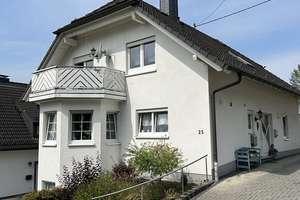VR Immo: Siegen-Seelbach, gut geschnittene 3-ZKB- Dachgeschosswohnung mit Garage in Aussichtslage! – Die vollständige Adresse der Immobilie erhältst du vom Anbieter., 57072 Seelbach, Siegen – Vorschaubild 3