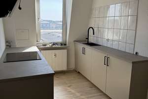 Lichtdurchflutetes Maisonette-Highlight: 3 Zimmer mit neuem Boden & Einbauküche – Höfener Straße 18, 90763 Südstadt Industriegebiet, Fürth – Vorschaubild 2