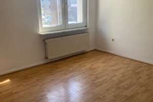 Tolle 2 Raum  Wohnung mit großer Küche & EBK im ersten Obergeschoss – Ruhrorter Straße 19, 47166 Kaßlerfeld, Duisburg – Vorschaubild 4