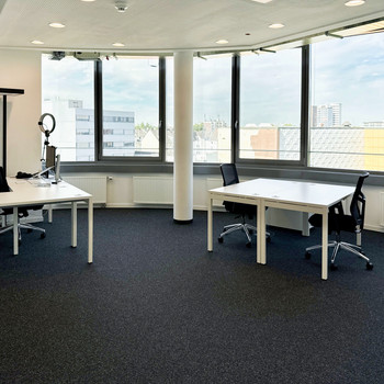 Privater Büroraum für 3 Person in Regus Globe