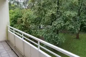 Möbilierte 1-Zimmerwohnung mit Blick ins Grüne – München – Vorschaubild 1